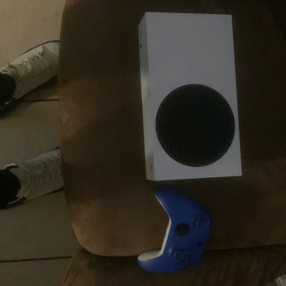 Brand new xbox doesn’t come with the Box